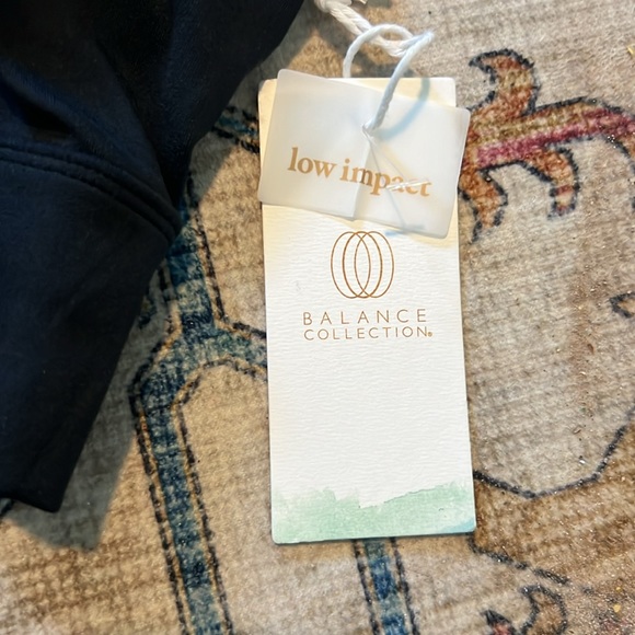 Women’s sports bra size Medium - Picture 2 of 6